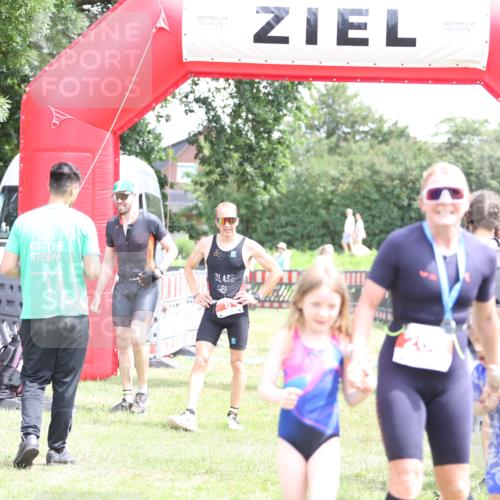 21.06.2026 - 29. Vierlanden-Triathlon Andreas Tolksdorf http://msf.ph/oto/9890994 21.06.2026 13:15:45 Ziel 159, 930, 159, 930 meine-sportfotos.de