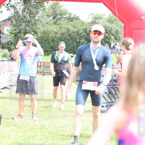 21.06.2026 - 29. Vierlanden-Triathlon Andreas Tolksdorf http://msf.ph/oto/9891001 21.06.2026 13:16:04 Ziel 641, 655, 641, 655 meine-sportfotos.de