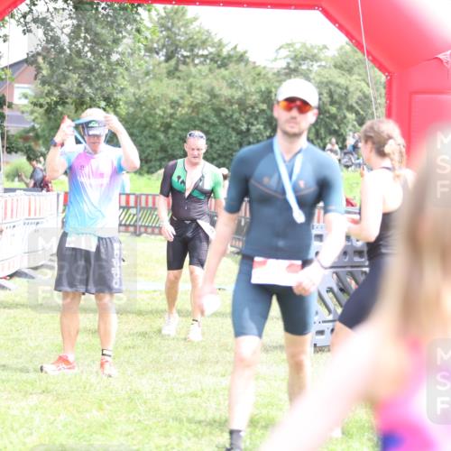 21.06.2026 - 29. Vierlanden-Triathlon Andreas Tolksdorf http://msf.ph/oto/9891002 21.06.2026 13:16:04 Ziel 641, 655, 641, 655 meine-sportfotos.de