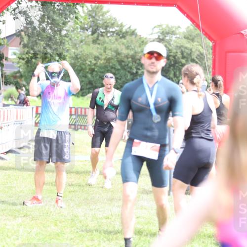 21.06.2026 - 29. Vierlanden-Triathlon Andreas Tolksdorf http://msf.ph/oto/9891004 21.06.2026 13:16:04 Ziel 641, 655, 641, 655 meine-sportfotos.de