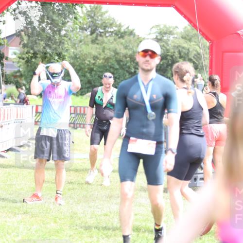 21.06.2026 - 29. Vierlanden-Triathlon Andreas Tolksdorf http://msf.ph/oto/9891005 21.06.2026 13:16:04 Ziel 641, 655, 641, 655 meine-sportfotos.de