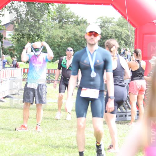 21.06.2026 - 29. Vierlanden-Triathlon Andreas Tolksdorf http://msf.ph/oto/9891006 21.06.2026 13:16:04 Ziel 641, 655, 641, 655 meine-sportfotos.de