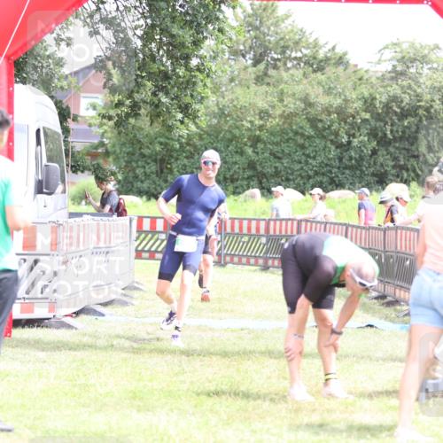 21.06.2026 - 29. Vierlanden-Triathlon Andreas Tolksdorf http://msf.ph/oto/9891012 21.06.2026 13:16:09 Ziel 641, 655, 641, 655 meine-sportfotos.de