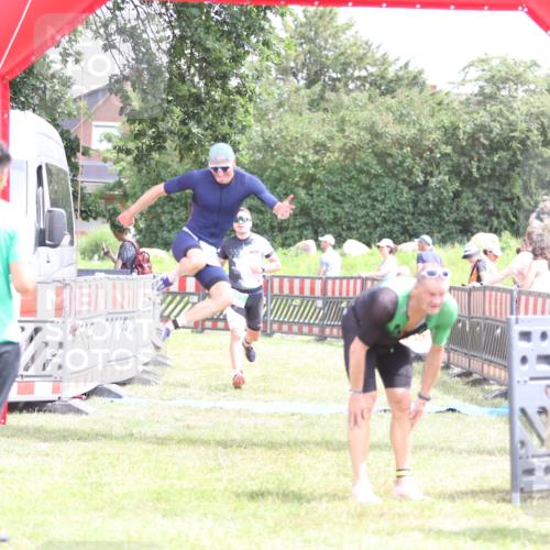 21.06.2026 - 29. Vierlanden-Triathlon Andreas Tolksdorf http://msf.ph/oto/9891016 21.06.2026 13:16:10 Ziel 641, 655, 641, 655 meine-sportfotos.de