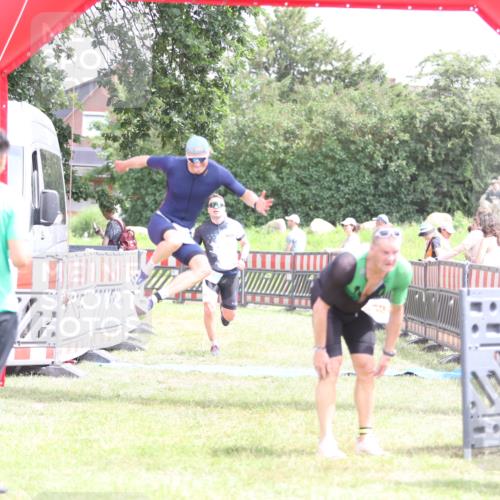21.06.2026 - 29. Vierlanden-Triathlon Andreas Tolksdorf http://msf.ph/oto/9891017 21.06.2026 13:16:10 Ziel 641, 655, 641, 655 meine-sportfotos.de