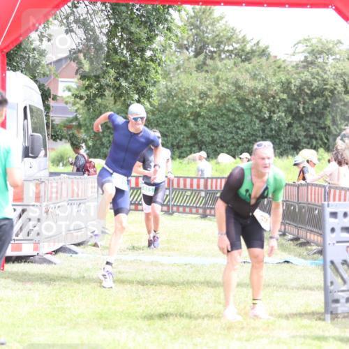 21.06.2026 - 29. Vierlanden-Triathlon Andreas Tolksdorf http://msf.ph/oto/9891019 21.06.2026 13:16:10 Ziel 641, 655, 641, 655 meine-sportfotos.de