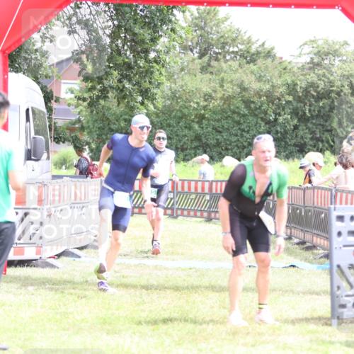 21.06.2026 - 29. Vierlanden-Triathlon Andreas Tolksdorf http://msf.ph/oto/9891020 21.06.2026 13:16:10 Ziel 641, 655, 641, 655 meine-sportfotos.de