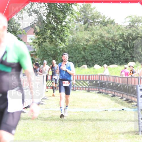 21.06.2026 - 29. Vierlanden-Triathlon Andreas Tolksdorf http://msf.ph/oto/9891027 21.06.2026 13:16:25 Ziel 34, 70, 131, 657, 34, 70, 131, 657 meine-sportfotos.de
