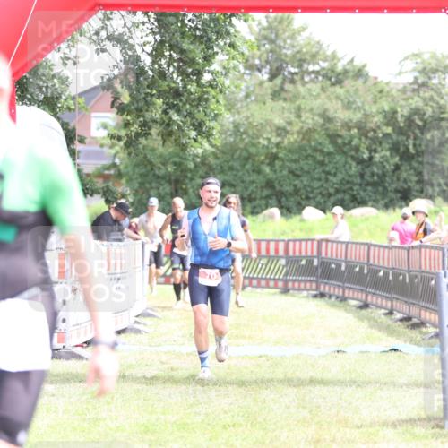 21.06.2026 - 29. Vierlanden-Triathlon Andreas Tolksdorf http://msf.ph/oto/9891030 21.06.2026 13:16:25 Ziel 34, 70, 131, 657, 34, 70, 131, 657 meine-sportfotos.de
