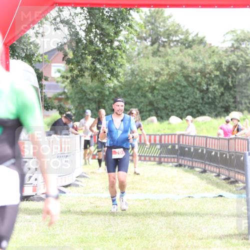 21.06.2026 - 29. Vierlanden-Triathlon Andreas Tolksdorf http://msf.ph/oto/9891031 21.06.2026 13:16:25 Ziel 34, 70, 131, 657, 34, 70, 131, 657 meine-sportfotos.de