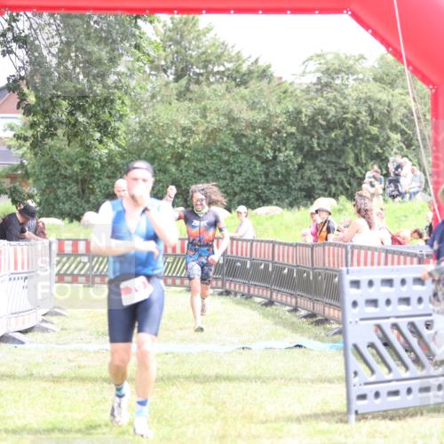 21.06.2026 - 29. Vierlanden-Triathlon Andreas Tolksdorf http://msf.ph/oto/9891034 21.06.2026 13:16:27 Ziel 34, 70, 131, 657, 34, 70, 131, 657 meine-sportfotos.de