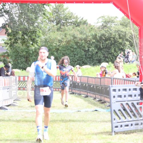 21.06.2026 - 29. Vierlanden-Triathlon Andreas Tolksdorf http://msf.ph/oto/9891037 21.06.2026 13:16:27 Ziel 34, 70, 131, 657, 34, 70, 131, 657 meine-sportfotos.de