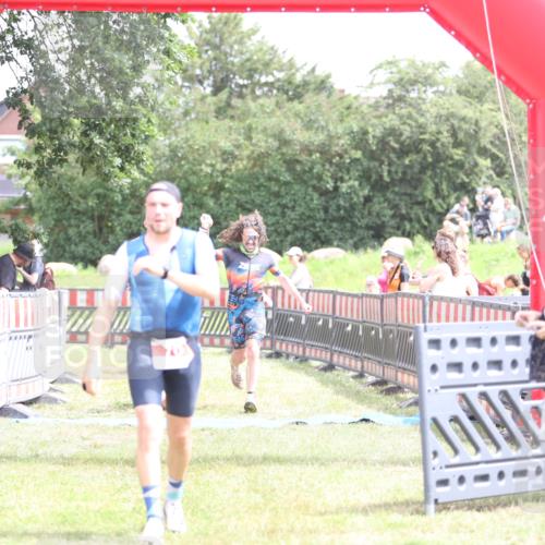 21.06.2026 - 29. Vierlanden-Triathlon Andreas Tolksdorf http://msf.ph/oto/9891038 21.06.2026 13:16:27 Ziel 34, 70, 131, 657, 34, 70, 131, 657 meine-sportfotos.de