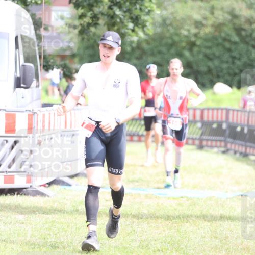 21.06.2026 - 29. Vierlanden-Triathlon Andreas Tolksdorf http://msf.ph/oto/9891056 21.06.2026 13:17:21 Ziel 7, 130, 160, 7, 130, 160 meine-sportfotos.de
