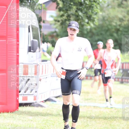 21.06.2026 - 29. Vierlanden-Triathlon Andreas Tolksdorf http://msf.ph/oto/9891060 21.06.2026 13:17:21 Ziel 7, 130, 160, 7, 130, 160 meine-sportfotos.de