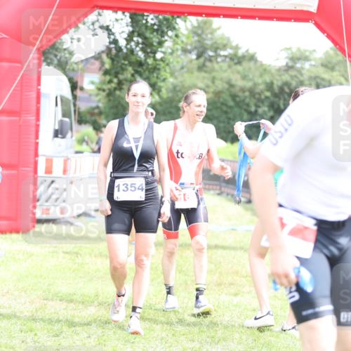 21.06.2026 - 29. Vierlanden-Triathlon Andreas Tolksdorf http://msf.ph/oto/9891071 21.06.2026 13:17:25 Ziel 130, 160, 130, 160 meine-sportfotos.de