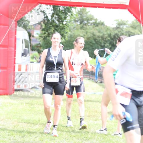 21.06.2026 - 29. Vierlanden-Triathlon Andreas Tolksdorf http://msf.ph/oto/9891072 21.06.2026 13:17:25 Ziel 130, 160, 130, 160 meine-sportfotos.de