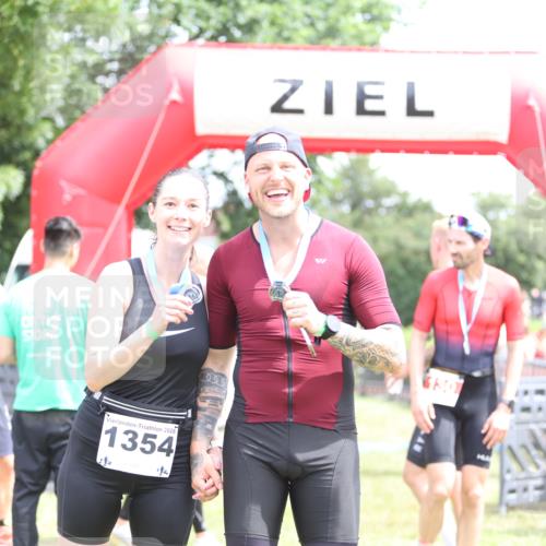 21.06.2026 - 29. Vierlanden-Triathlon Andreas Tolksdorf http://msf.ph/oto/9891088 21.06.2026 13:17:36 Ziel 253, 744, 253, 744 meine-sportfotos.de