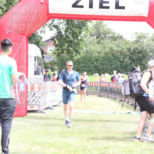 21.06.2026 - 29. Vierlanden-Triathlon Andreas Tolksdorf http://msf.ph/oto/9891100 21.06.2026 13:17:45 Ziel 253, 696, 744, 253, 696, 744 meine-sportfotos.de