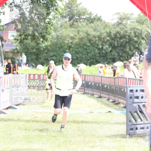 21.06.2026 - 29. Vierlanden-Triathlon Andreas Tolksdorf http://msf.ph/oto/9891182 21.06.2026 13:18:51 Ziel 179, 688, 179, 688 meine-sportfotos.de