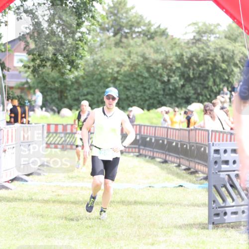 21.06.2026 - 29. Vierlanden-Triathlon Andreas Tolksdorf http://msf.ph/oto/9891183 21.06.2026 13:18:51 Ziel 179, 688, 179, 688 meine-sportfotos.de