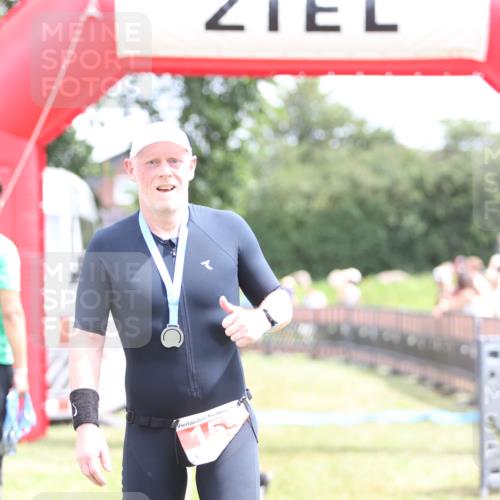 21.06.2026 - 29. Vierlanden-Triathlon Andreas Tolksdorf http://msf.ph/oto/9891198 21.06.2026 13:19:59 Ziel 673, 811, 673, 811 meine-sportfotos.de