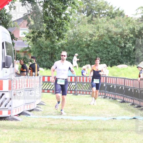 21.06.2026 - 29. Vierlanden-Triathlon Andreas Tolksdorf http://msf.ph/oto/9891211 21.06.2026 13:20:07 Ziel 673, 751, 811, 673, 751, 811 meine-sportfotos.de