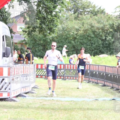 21.06.2026 - 29. Vierlanden-Triathlon Andreas Tolksdorf http://msf.ph/oto/9891212 21.06.2026 13:20:07 Ziel 673, 751, 811, 673, 751, 811 meine-sportfotos.de