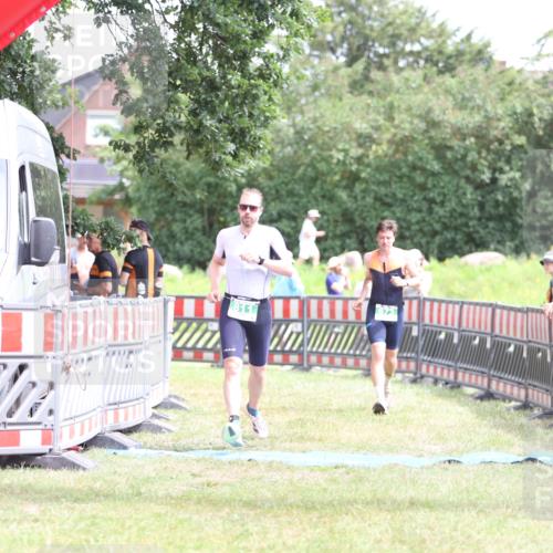 21.06.2026 - 29. Vierlanden-Triathlon Andreas Tolksdorf http://msf.ph/oto/9891214 21.06.2026 13:20:07 Ziel 673, 751, 811, 673, 751, 811 meine-sportfotos.de