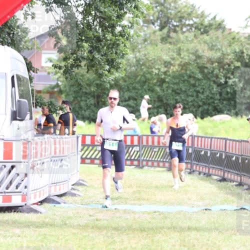 21.06.2026 - 29. Vierlanden-Triathlon Andreas Tolksdorf http://msf.ph/oto/9891216 21.06.2026 13:20:07 Ziel 673, 751, 811, 673, 751, 811 meine-sportfotos.de