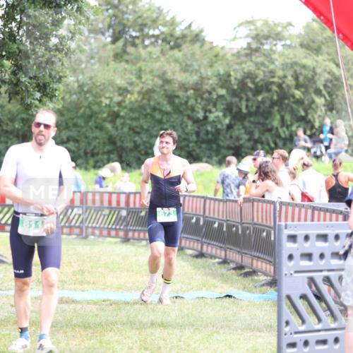 21.06.2026 - 29. Vierlanden-Triathlon Andreas Tolksdorf http://msf.ph/oto/9891228 21.06.2026 13:20:10 Ziel 673, 751, 811, 673, 751, 811 meine-sportfotos.de