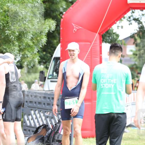 21.06.2026 - 29. Vierlanden-Triathlon Andreas Tolksdorf http://msf.ph/oto/9891243 21.06.2026 13:20:17 Ziel 709, 751, 709, 751 meine-sportfotos.de