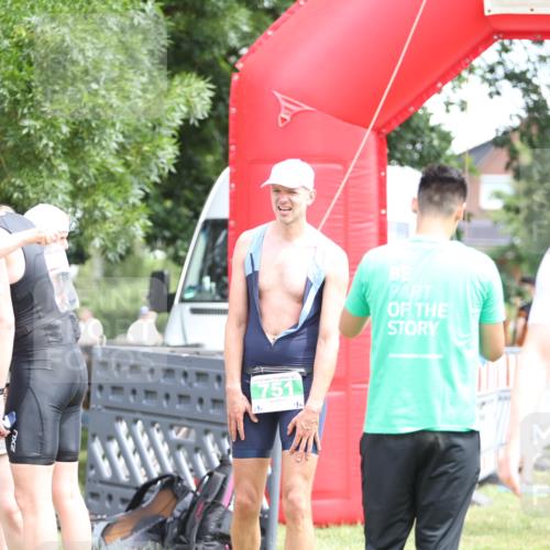21.06.2026 - 29. Vierlanden-Triathlon Andreas Tolksdorf http://msf.ph/oto/9891246 21.06.2026 13:20:17 Ziel 709, 751, 709, 751 meine-sportfotos.de