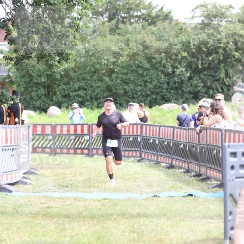 21.06.2026 - 29. Vierlanden-Triathlon Andreas Tolksdorf http://msf.ph/oto/9891247 21.06.2026 13:20:27 Ziel 709, 709 meine-sportfotos.de