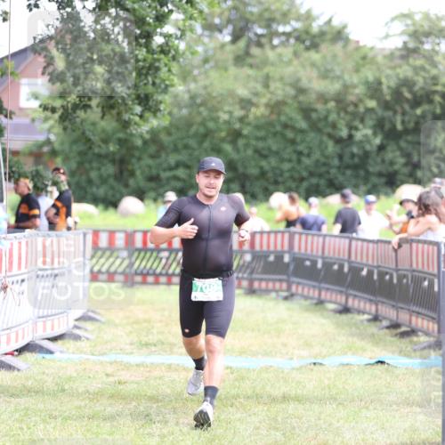 21.06.2026 - 29. Vierlanden-Triathlon Andreas Tolksdorf http://msf.ph/oto/9891256 21.06.2026 13:20:30 Ziel 709, 709 meine-sportfotos.de