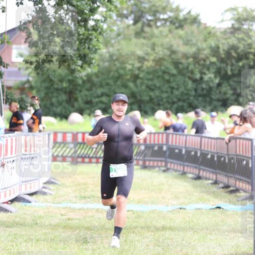 21.06.2026 - 29. Vierlanden-Triathlon Andreas Tolksdorf http://msf.ph/oto/9891257 21.06.2026 13:20:30 Ziel 709, 709 meine-sportfotos.de