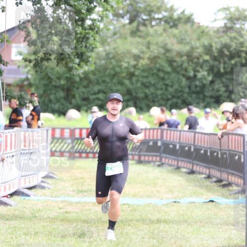 21.06.2026 - 29. Vierlanden-Triathlon Andreas Tolksdorf http://msf.ph/oto/9891258 21.06.2026 13:20:30 Ziel 709, 709 meine-sportfotos.de
