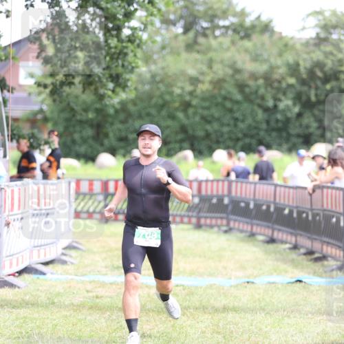 21.06.2026 - 29. Vierlanden-Triathlon Andreas Tolksdorf http://msf.ph/oto/9891264 21.06.2026 13:20:30 Ziel 709, 709 meine-sportfotos.de