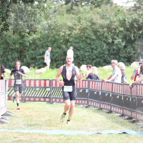21.06.2026 - 29. Vierlanden-Triathlon Andreas Tolksdorf http://msf.ph/oto/9891267 21.06.2026 13:20:51 Ziel 802, 876, 802, 876 meine-sportfotos.de