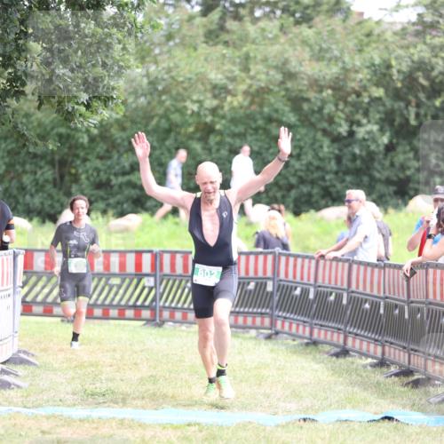 21.06.2026 - 29. Vierlanden-Triathlon Andreas Tolksdorf http://msf.ph/oto/9891273 21.06.2026 13:20:51 Ziel 802, 876, 802, 876 meine-sportfotos.de