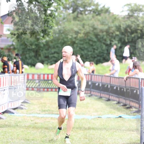 21.06.2026 - 29. Vierlanden-Triathlon Andreas Tolksdorf http://msf.ph/oto/9891287 21.06.2026 13:20:54 Ziel 802, 876, 802, 876 meine-sportfotos.de