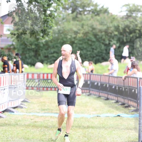 21.06.2026 - 29. Vierlanden-Triathlon Andreas Tolksdorf http://msf.ph/oto/9891288 21.06.2026 13:20:54 Ziel 802, 876, 802, 876 meine-sportfotos.de