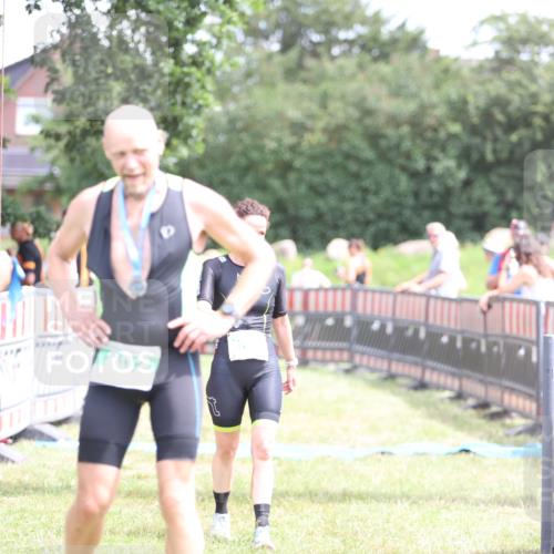 21.06.2026 - 29. Vierlanden-Triathlon Andreas Tolksdorf http://msf.ph/oto/9891294 21.06.2026 13:20:59 Ziel 876, 876 meine-sportfotos.de