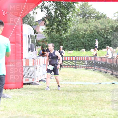 21.06.2026 - 29. Vierlanden-Triathlon Andreas Tolksdorf http://msf.ph/oto/9891302 21.06.2026 13:21:19 Ziel 176, 807, 176, 807 meine-sportfotos.de
