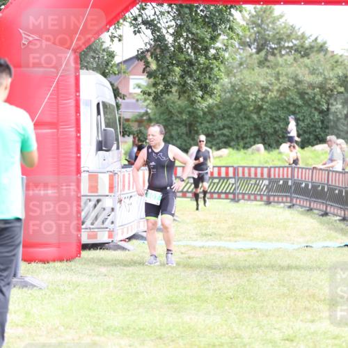 21.06.2026 - 29. Vierlanden-Triathlon Andreas Tolksdorf http://msf.ph/oto/9891308 21.06.2026 13:21:20 Ziel 176, 807, 176, 807 meine-sportfotos.de