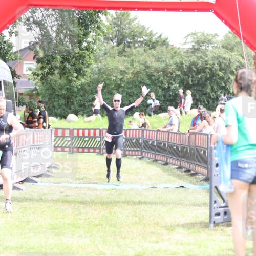 21.06.2026 - 29. Vierlanden-Triathlon Andreas Tolksdorf http://msf.ph/oto/9891311 21.06.2026 13:21:22 Ziel 176, 807, 176, 807 meine-sportfotos.de