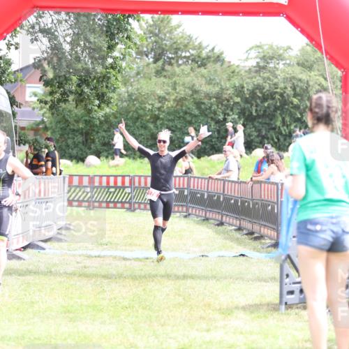 21.06.2026 - 29. Vierlanden-Triathlon Andreas Tolksdorf http://msf.ph/oto/9891320 21.06.2026 13:21:23 Ziel 176, 176 meine-sportfotos.de