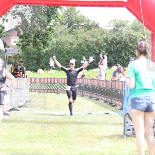 21.06.2026 - 29. Vierlanden-Triathlon Andreas Tolksdorf http://msf.ph/oto/9891321 21.06.2026 13:21:23 Ziel 176, 176 meine-sportfotos.de