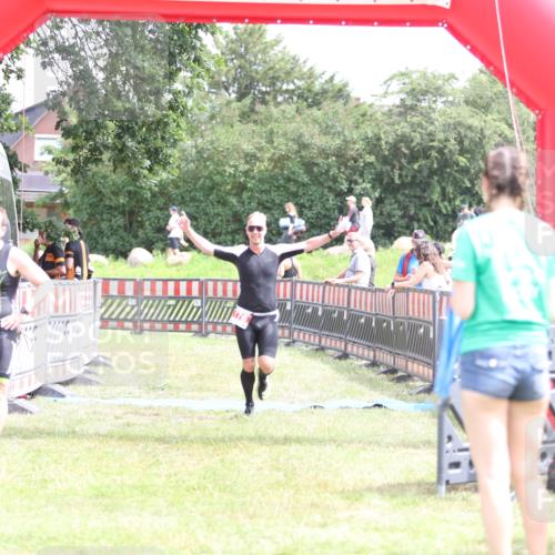 21.06.2026 - 29. Vierlanden-Triathlon Andreas Tolksdorf http://msf.ph/oto/9891323 21.06.2026 13:21:23 Ziel 176, 176 meine-sportfotos.de