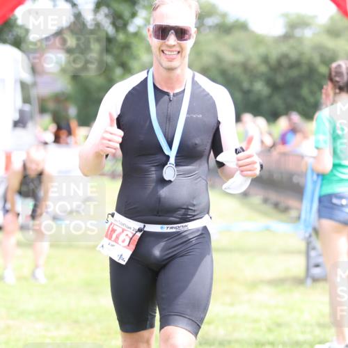 21.06.2026 - 29. Vierlanden-Triathlon Andreas Tolksdorf http://msf.ph/oto/9891331 21.06.2026 13:21:33 Ziel  meine-sportfotos.de